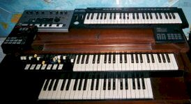 keyboards2.jpg (45909 bytes)